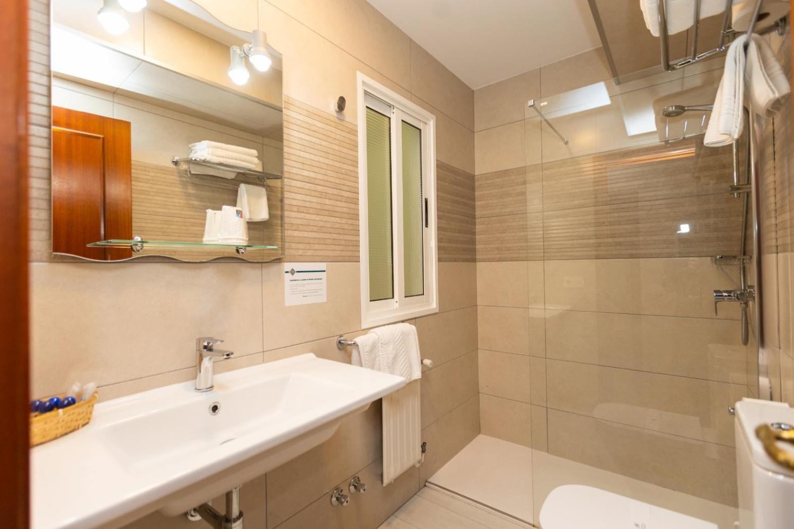 Hotel Ros Mary Ribadeo Luaran gambar